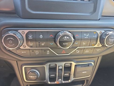 Used 2021 Jeep Gladiator Sport AWD/4WD image 13