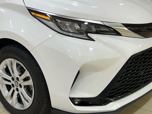 Used 2022 Toyota Sienna XSE w/ XSE Plus Package AWD/4WD image 4