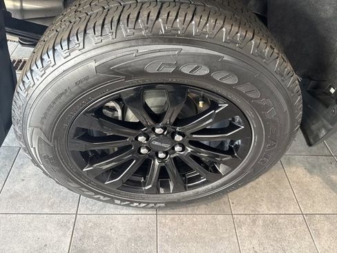 Used 2022 GMC Canyon Elevation image 9