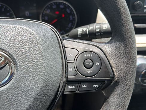 Used 2020 Toyota RAV4 XLE w/ Convenience Package FWD image 24