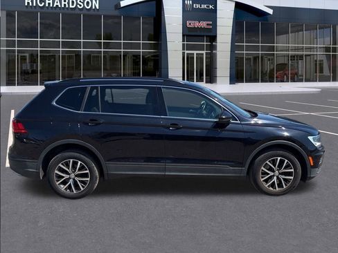 Used 2019 Volkswagen Tiguan SE w/ Panoramic Sunroof Package AWD/4WD image 3