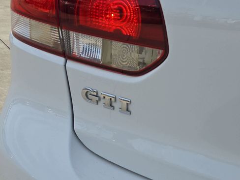 Used 2011 Volkswagen GTI 4-Door image 11