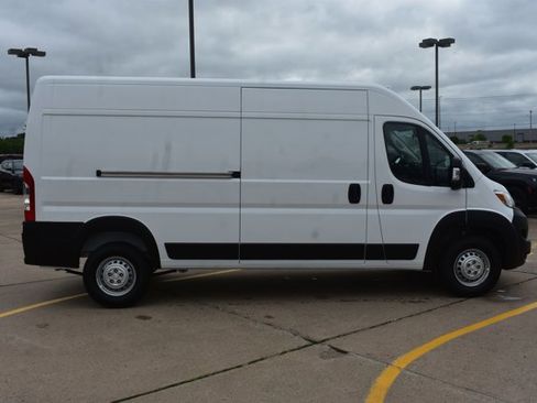 New 2026 RAM ProMaster 2500 w/ Premium Convenience Group FWD image 4