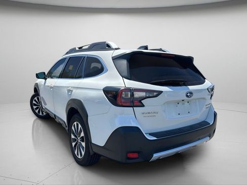 Used 2023 Subaru Outback Touring AWD/4WD image 16