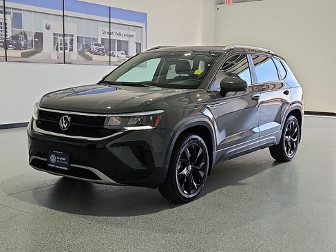 Certified 2023 Volkswagen Taos SE w/ Panoramic Sunroof Package FWD image 31