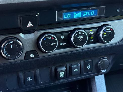 Used 2021 Toyota Tacoma TRD Sport AWD/4WD image 20