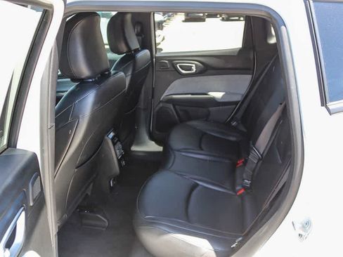 Used 2024 Jeep Compass Latitude w/ Sun and Sound Group AWD/4WD image 17