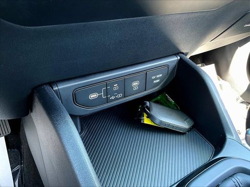 Used 2025 Kia K4 FWD image 16