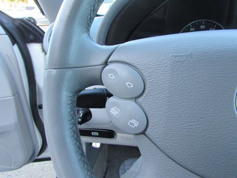 Used 2004 Mercedes-Benz CLK 500 Coupe image 13