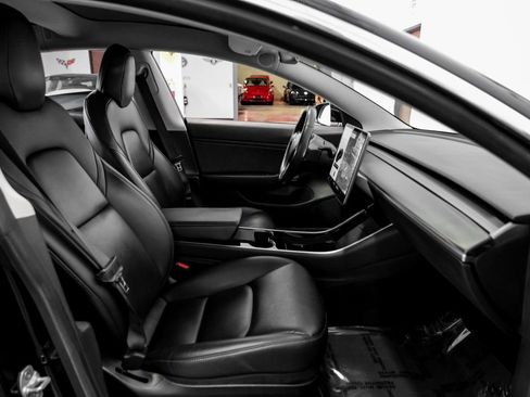 Used 2019 Tesla Model 3 Standard Range Plus image 31