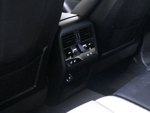 Certified 2025 Porsche Cayenne GTS AWD/4WD image 20