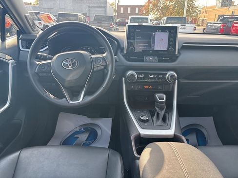 Used 2021 Toyota RAV4 Limited image 32