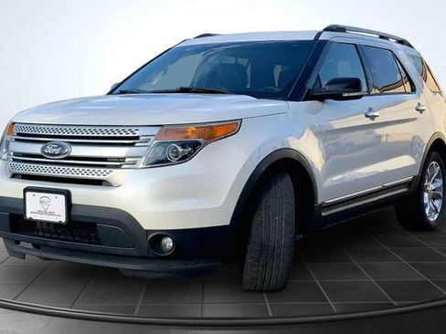 Used 2014 Ford Explorer XLT w/ Equipment Group 202A AWD/4WD image 4