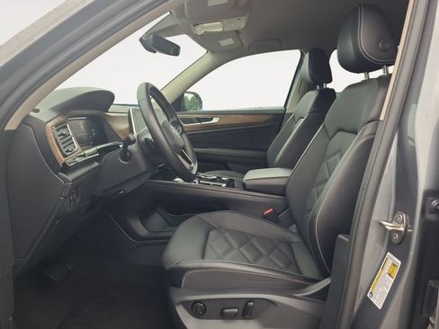 Used 2025 Volkswagen Atlas SE FWD image 9