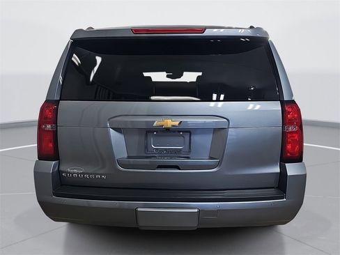 Used 2019 Chevrolet Suburban LT image 5