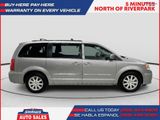 Used 2015 Chrysler Town & Country Touring image 2