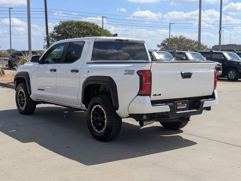 Used 2024 Toyota Tacoma TRD Off-Road image 8