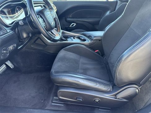 Certified 2018 Dodge Challenger SXT Plus image 11