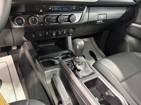 Used 2023 Toyota Tacoma TRD Sport w/ TRD Premium Sport Package AWD/4WD image 29