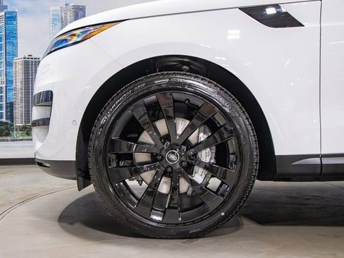 Used 2025 Land Rover Range Rover Sport SE image 7