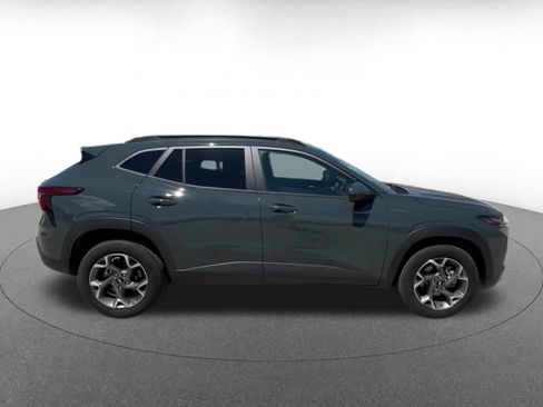 Used 2025 Chevrolet Trax LT w/ LT Convenience Package FWD image 16