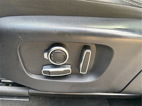 Used 2022 Land Rover Discovery Sport SE R-Dynamic image 19