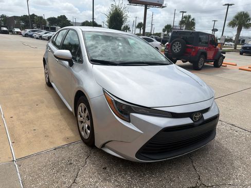 Used 2024 Toyota Corolla LE FWD image 6