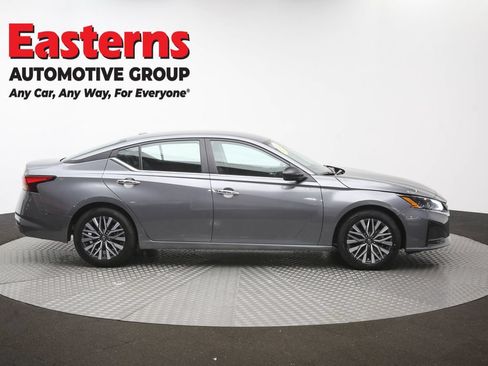 Used 2025 Nissan Altima 2.5 SV FWD image 45