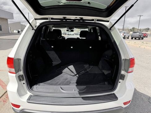 Used 2012 Jeep Grand Cherokee Laredo AWD/4WD image 9