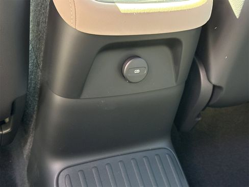 New 2026 Volvo XC90 T8 Ultra w/ Protection Package Premier image 16