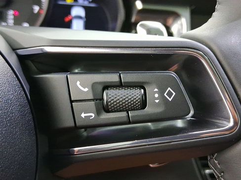 Used 2025 Porsche Macan image 26