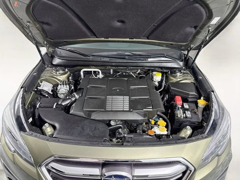 Used 2019 Subaru Outback 3.6R Touring w/ Popular Package #3A AWD/4WD image 32
