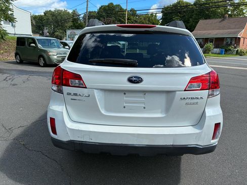 Used 2012 Subaru Outback 2.5i Premium w/ All-Weather Pkg AWD/4WD image 4