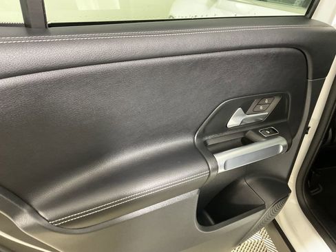 Used 2022 Mercedes-Benz GLB 250 4MATIC image 19