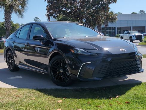 Used 2026 Toyota Camry SE image 2