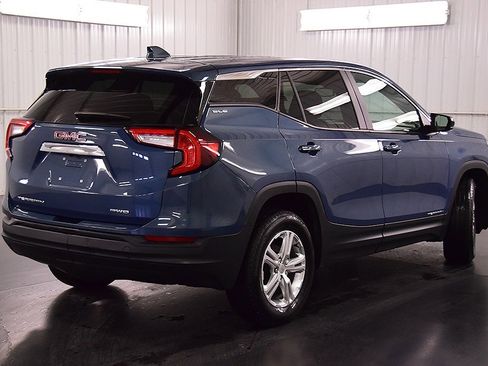 Used 2024 GMC Terrain SLE image 7