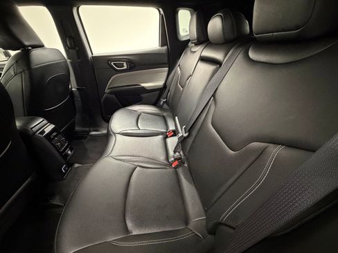 Used 2025 Jeep Compass Limited image 21