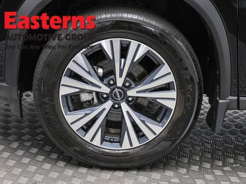 Used 2023 Nissan Rogue SV AWD/4WD image 32