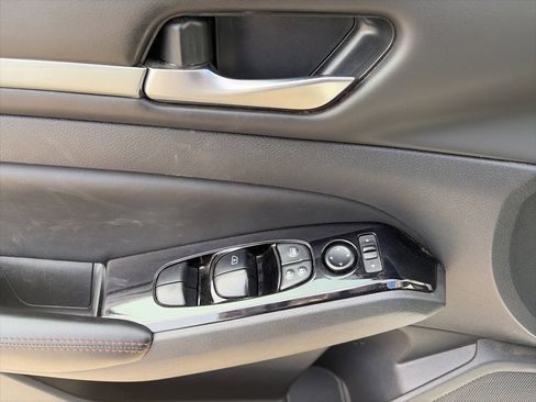 Used 2025 Nissan Altima 2.5 SR image 18