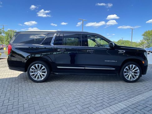 Used 2022 GMC Yukon XL Denali AWD/4WD image 6