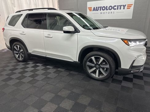 Used 2025 Honda Pilot Touring image 2