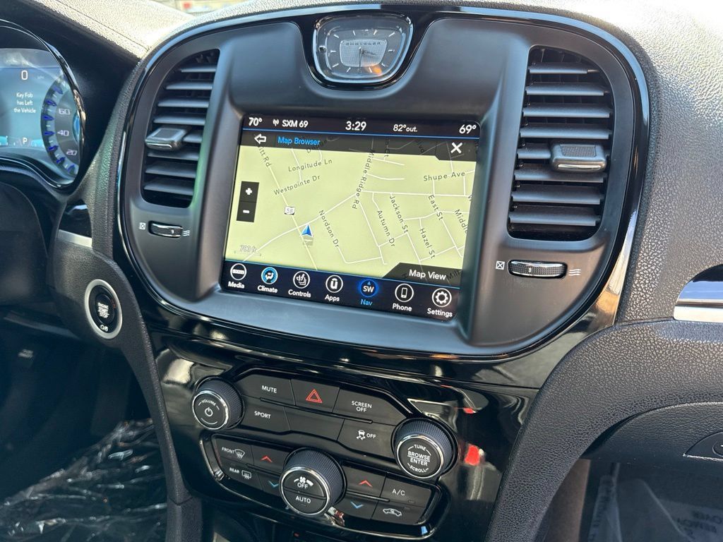 Used 2018 Chrysler 300 S RWD image 22