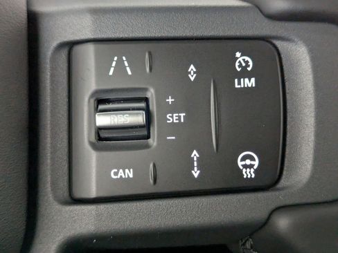 Used 2026 Land Rover Defender 110 X-Dynamic SE AWD/4WD image 20