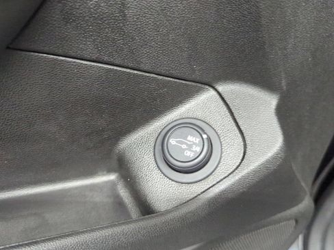 Used 2022 GMC Terrain SLT w/ Tech Package FWD image 12