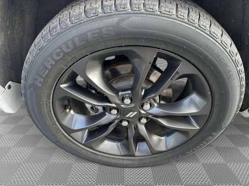 Used 2021 Dodge Durango SXT image 34