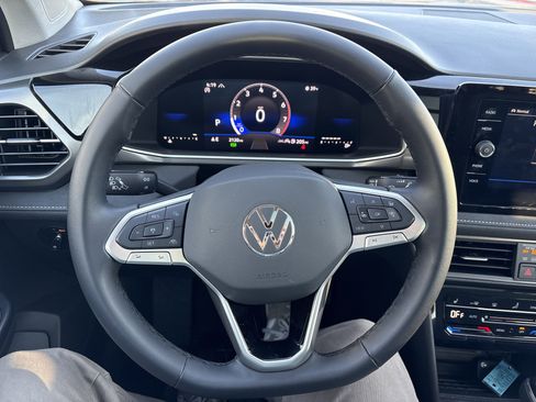 Certified 2025 Volkswagen Taos SE image 23