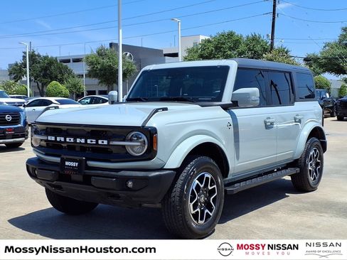 Used 2024 Ford Bronco Outer Banks AWD/4WD image 4
