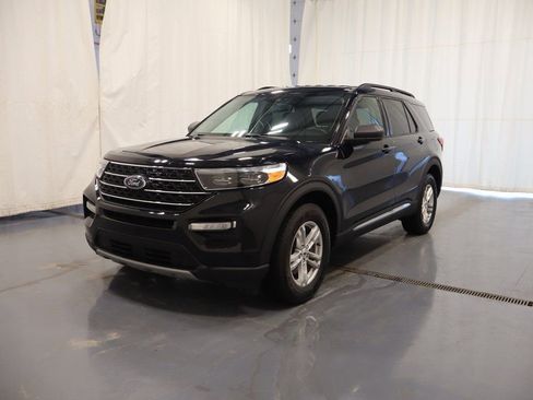 Used 2022 Ford Explorer XLT w/ Equipment Group 202A AWD/4WD image 6