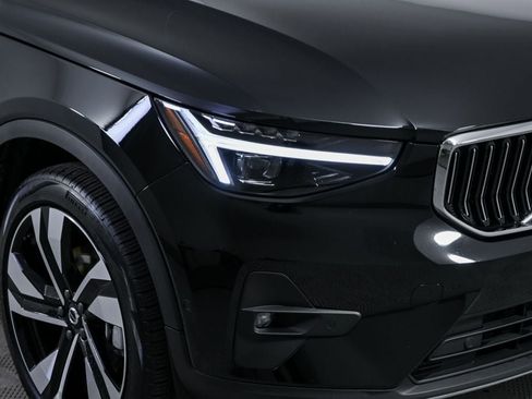 Certified 2025 Volvo XC40 B5 Plus image 38