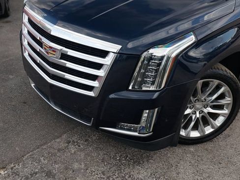 Used 2018 Cadillac Escalade Premium Luxury RWD image 29